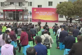 四川南江：赶场日坝坝会 解决群众身边难题图片