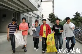 扬州大学“麻袋哥”回母校当老师，继续传递“麻袋”初心图片