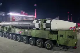 韩军：朝鲜新型洲际导弹内装弹头数量有待分析图片