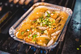 锡纸烧烤会中毒吗？家用锡纸，很多人都用反了，正确用法是这样的图片