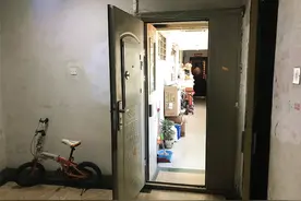 楼道里能加装防盗门吗？专家：占用公共空间涉嫌违规图片