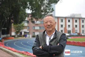 体育影响力人物｜老帅余东风退休返聘抓青训：把“雄起”这面大旗扛下去图片