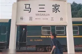 沈阳这座114岁的车站停止客运！粉丝乘绿皮车致敬“时光之旅”图片