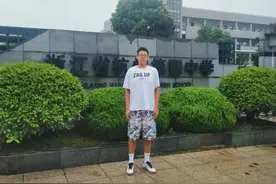 身高2米！杭州高一新生刚入学，就成了学校行走的新“地标”图片