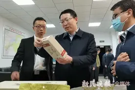 上海市静安区代表团到巴楚县考察助力脱贫工作图片
