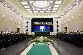 他们赶来送谭先生最后一程……图片