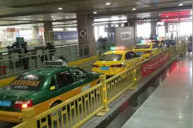 问政追踪丨枣庄整治高铁站打车难 年底前引进大的网约车平台图片