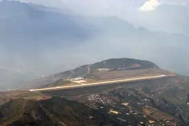 西安至攀枝花航班落地发现轮胎扎伤，深航通报已妥善安排旅客图片