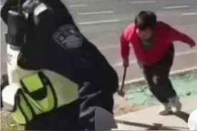 “女子持斧追砍交警”追踪：女子无证驾驶且逆行，交警无奈向派出所报警图片