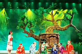 儿童剧《白雪公主和七个小矮人》海口精彩上演 获观众好评图片