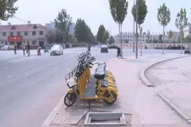 菏泽市成武县：让共享电单车归位 为文明城市创建添彩图片