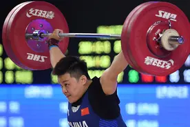 全国女子举重锦标赛：汪周雨打破三项全国纪录图片