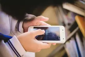 偏好算法带偏阅读，让部分青少年受困于“信息茧房”图片