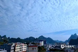 河池：蓝天白天蔚为壮观图片