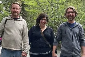 离婚后再婚，如今她和两任丈夫带着6个孩子一起生活，过得无比快乐图片