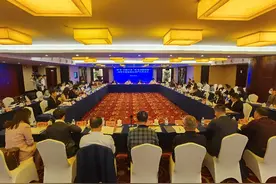 “0.5天”办企业“三企入桂”显成效图片