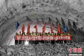 广东省最长公路隧道——松山隧道全线贯通图片