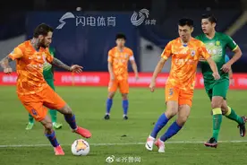 段刘愚进球被吹 山东鲁能1比2不敌北京国安 总比分3-4无缘四强图片
