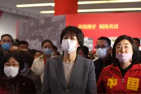 郎平在津回顾中国女排夺冠之路图片