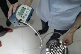 深圳机场航站楼竟设置豪华吸烟区？！母婴室就在对面……图片