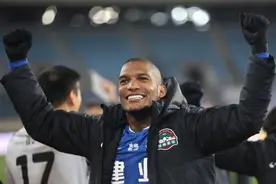 体育｜中超：河南建业队保级成功图片