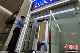 身份证照丑怎么办？自己拍！一直拍！拍到满意图片