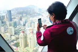 登第一高楼 看兰州风貌 听琴音赏诗韵 这个节，老人们过得很有趣儿图片