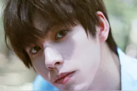 青3创4玩“罩骗”？戴口罩翻版宋威龙何洛洛，摘口罩大哥你谁？图片