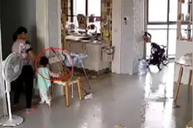 南宁一2岁孩子被保姆强行拧耳朵拖行！保姆：我是在保护他图片