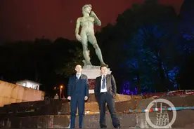大卫雕塑亮灯仪式川美举行，校长庞茂琨获“意大利之星”荣誉勋章图片