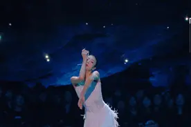 纵然每一步都像踩在刀尖上，她依然舞步不停，44岁美丽如初图片