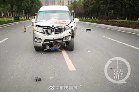 学员科目三考试中途熄火被追尾 面包车硬怼考试车图片