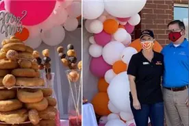 美国情侣在快餐厅办婚礼 纪念二人初次相遇图片