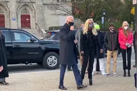 美国大选倒计时，Lady GaGa“摔杯为号”挺拜登图片