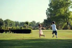 还没成年就脱发？若是这两种病，小心孩子“少年秃”图片