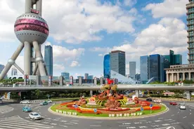 姹紫嫣红配合主题标语 陆家嘴环岛景观成网红打卡点图片