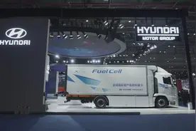 进博会｜更经济，更环保！全球首款氢燃料量产重卡现身视频封面