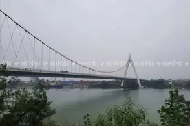 突发！柳州一女子跳鹧鸪江大桥失踪，桥上未留下物品图片