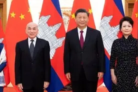 习近平夫妇会见柬埔寨国王西哈莫尼和太后莫尼列图片