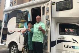 青岛一对夫妻成拆迁网红！手里9套房，开着房车游遍全国！这么多房子…咋来的图片