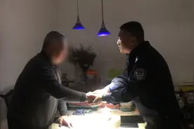 一张欠条让81岁老人压抑18年，济南民警奔波500公里为老人讨回公道图片