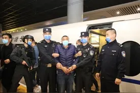 富阳灭门惨案，19年后抓到漏网凶嫌；小时记者回忆这些年不懈追捕的点点滴滴图片