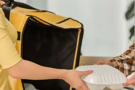 日本外卖送餐员超4万，年收入200万至1000万日元｜悦读全球图片