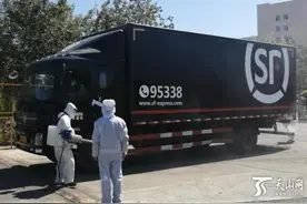 从打包到投递 新疆快递包裹实施全流程消杀图片