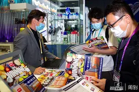 “一带一路，牛奶之路”，进博会上波兰牛奶展商洽谈忙 | 进镜头图片