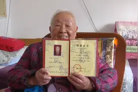 为和德国的孙女视频，济南87岁“学霸奶奶”学上网，网购、PS样样精通图片