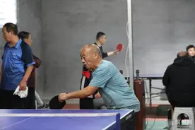 阳信一65岁农民家中自掏腰包摆擂台 65人前来挑战乒乓赛图片
