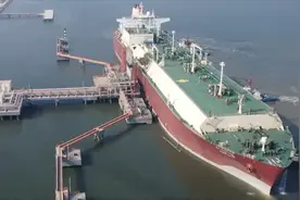 41秒｜中国石化天津LNG接收站首次成功靠泊世界最大LNG运输船