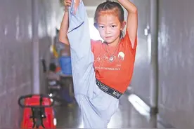 8周岁的假肢女孩舞出精彩 曾登央视《越战越勇》图片