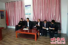 鹿邑县穆店乡中心校召开民主生活会图片